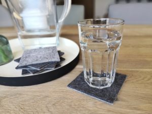 DIY Anleitung für Glas Untersetzer aus Filz. Schnelles DIY, kleine Geschenkidee, DIY Dekoration, Tischdeko